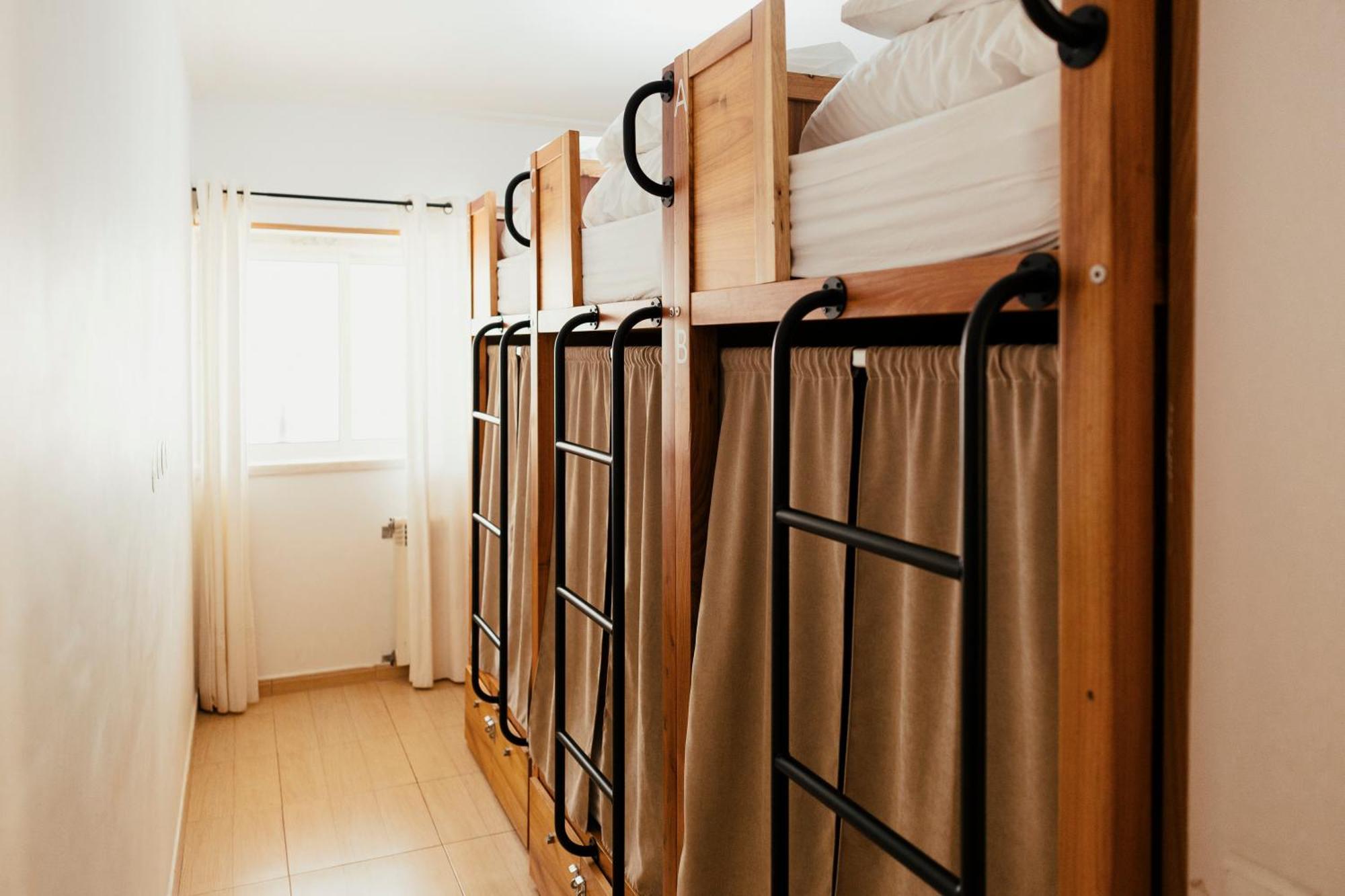 Lisbon Surf Hostel Carcavelos  Exterior photo