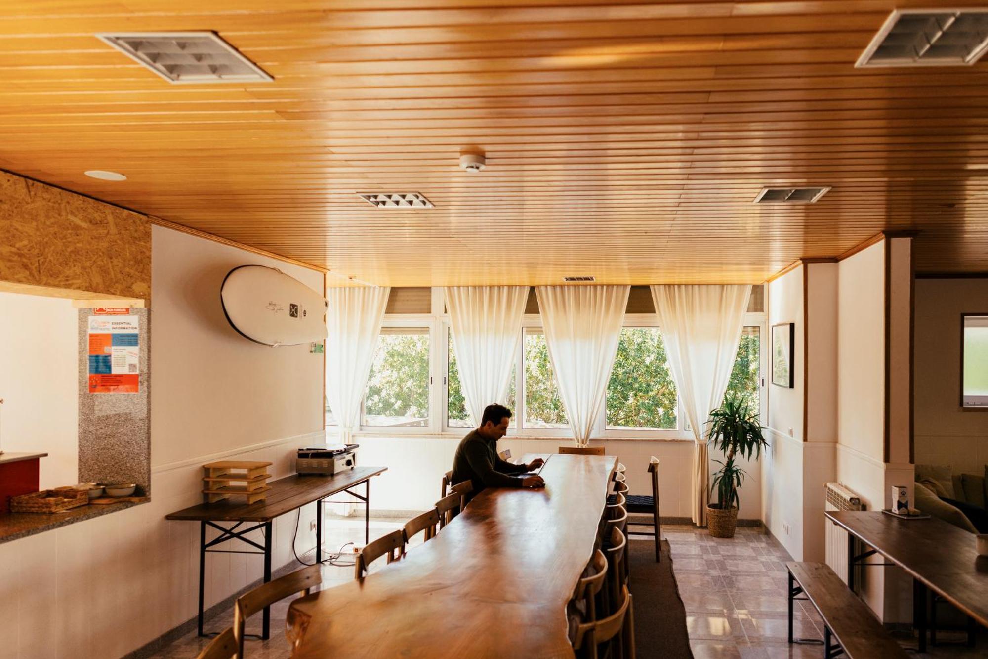 Lisbon Surf Hostel Carcavelos  Exterior photo